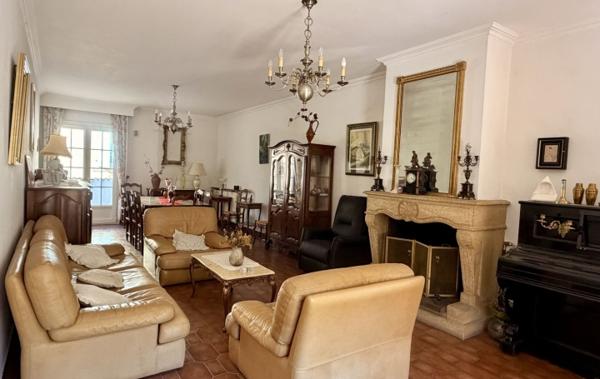 Vente Maison de village GRANDE MAISON DE VILLAGE EN. PIERRE rénové(e) Remoulins