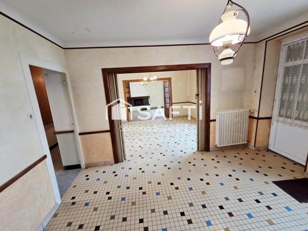 Maison de bourg. Proximité de l'axe La Roche/Nantes, 4 minutes de la gare.