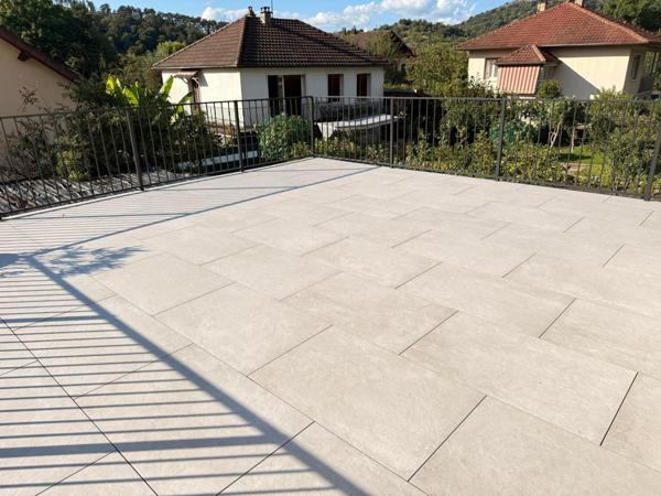 Maison de 89 m2, 3 chambres, terrasses et stationnement