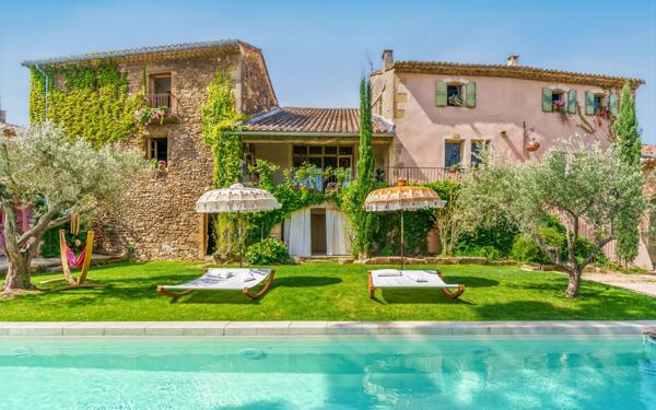 Maison à vendre    10 pièces •  Uzès