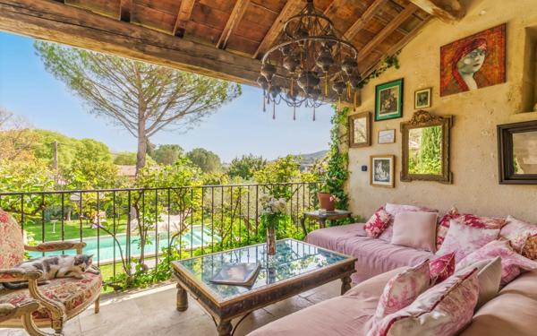 Maison à vendre    10 pièces •  Uzès