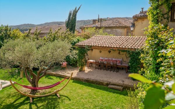 Maison à vendre    10 pièces •  Uzès