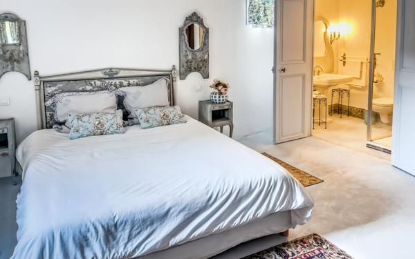 Maison à vendre    10 pièces •  Uzès