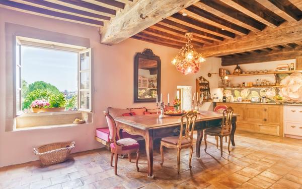 Maison à vendre    10 pièces •  Uzès