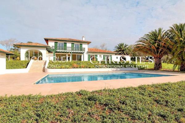 À vendre Urrugne - Villa de 9 pièces avec piscine