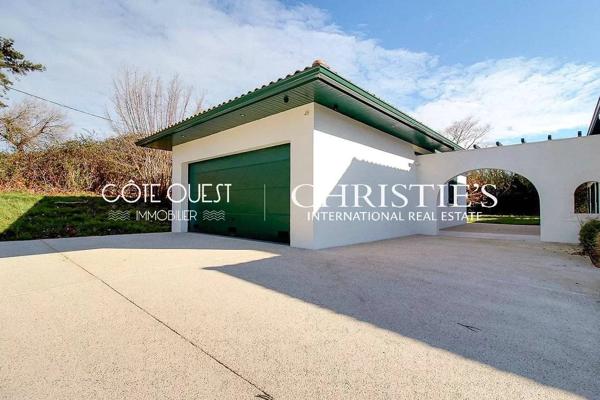 À vendre Urrugne - Villa de 9 pièces avec piscine