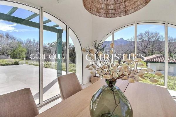 À vendre Urrugne - Villa de 9 pièces avec piscine