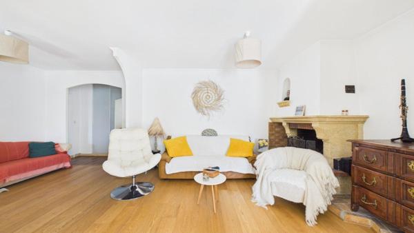 Maison plain pied / 3 chambres + bureau / 3 sde + 3 wc / Piscine