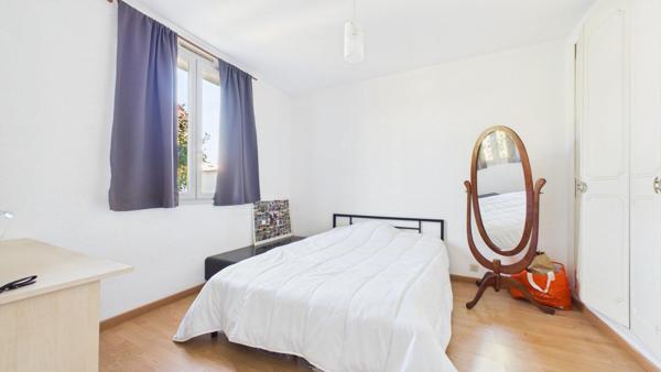Maison plain pied / 3 chambres + bureau / 3 sde + 3 wc / Piscine