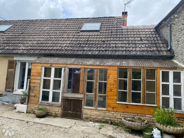 Une maison avec grange, composée comme suit