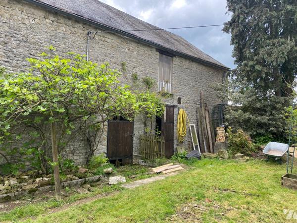 Une maison avec grange, composée comme suit