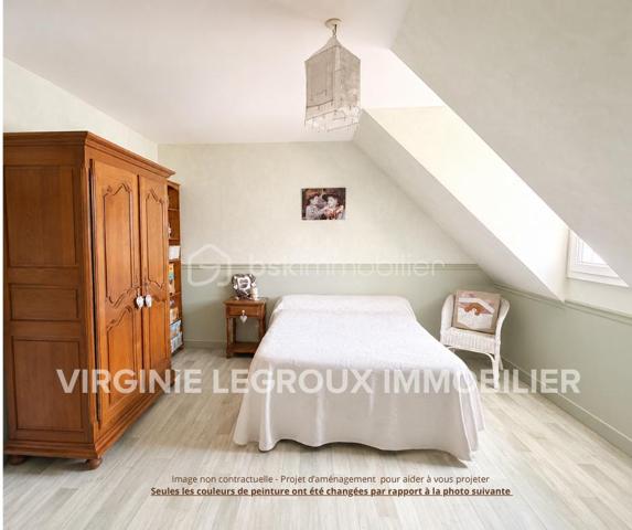 Coup de coeur pour les prestations  de cette maison ! 
Si vous recherchez une maison sur ST PIERRE LA COUR,  spacieuse, entretenue, sans aucun travaux à prévoir à l'intérieur comme à l'extérieur, avec 4 chambres, un bureau et la possibilité de créer une cinquième chambre, je vous invite à lire la suite de cette annonce car j'ai peut-être la maison que vous recherchez ! 
En effet, dès l'entrée sur la propriété, tout est nickel, les enrobés sont faits, les extérieurs sont soignés et quand vous ouvrirez la porte.... la même impression à l'intérieur est immédiate !
Nous commencerons la visite de cette maison de 2003 par une entrée lumineuse de 6m2 avec un placard sous l'escalier de 3m2 vous laissant l'espace nécessaire  pour y ranger manteaux et chaussures. La verrière joliment installée laisse passer la lumière du salon et laisse apercevoir le séjour... 
Nous poursuivrons par le salon-séjour de 40m2 environ ouvert sur la cuisine aménagée et équipée de 12m2 qui peut être fermée par deux portes à galandage. Les deux pièces donnent accès direct sur le jardin. 
Pratique de la cuisine, nous accédons à l'arrière-cuisine aménagée et équipée de 6m2. Et petit plus, si vous souhaitiez une cuisine encore plus spacieuse que celle d'aujourd'hui, vous pourriez l'agrandir sur cette arrière-cuisine, le mur n'est pas porteur. 
Nous poursuivrons la visite du rez-de-chaussée avec un wc indépendant, une chambre parentale composée d'un espace chambre de 13m2 et de sa salle d'eau privative de 4m2. 
Direction l'étage qui distribue un wc indépendant, une vaste salle de bain de 11m2 avec douche et baignoire, les trois autres chambres qui font 17m2, 16m2 avec placard et 12m2 avec placard également. Et ce n'est pas tout, un bureau de 8m2 environ complète l'équipement de cette maison. 
Vous avez besoin encore de plus d'espaces pour une cinquième chambre, une salle de sport, un coin détente ou autre ?  Pas de soucis, un grenier, au même niveau que les chambres, vous y attend et il fait 65m2 ! 
Si certaines tapisseries sont à rafraichir selon vos goûts, tout est très bien entretenu et en très bon état du sol au plafond !
Le DPE de cette maison est en B ! Le mode de chauffage est un chauffage au sol avec pompe à chaleur au rez-de-chaussée mais aussi à l'étage et très rare, il est réversible sur les 2 niveaux ! Et oui, le plancher est chauffant et refroidissant au rez-de-chaussée mais aussi à l'étage ... idéal pour les futures canicules ! 
Toutes les menuiseries sont en double vitrage, alu extérieur et bois intérieur, avec volet roulant. 
Ce n'est pas tout, pratique, la maison est équipée d'une aspiration centralisée au rez-de-chaussée et à l'étage. 
La toiture est en ardoises naturelles, le ravalement de façade a été refait en 2024 et la VMC également. 
Nous poursuivrons avec l'espace stockage, même chose, le garage est parfaitement entretenu et les espaces intéressants. En plus de l'arrière cuisine de 6m2, nous avons également une buanderie de 6m2, un atelier de 8m2, une cave fermée en beton cellulaire sur gravier de 2,50m2 et un double garage de 37m2 avec portes électriques avec le grenier au dessus (64m2). 
Pour finir, nous irons voir les extérieurs. Vous pourrez profiter en toute tranquillité de la parcelle de 830m2 entièrement close et arborée avec sa terrasse ensoleillée. 
Alors, ce descriptif semble cocher plusieurs de vos critères ? Ne tardez pas, appelez moi pour peut-être des renseignements complémentaires ou fixer une visite !
Et n'oubliez pas, Saint-Pierre-La-Cour est une commune dynamique de 2300 habitants avec une école privée, une école publique, un collège privé, un pôle enfance jeunesse, mais aussi, médecins, dentiste, kiné, centre de soins infirmiers, ostéopathes, orthophoniste, psychologue, sage-femme,  pharmacie, infirmières libérales ainsi que de nombreuses infrastructures sportives, des commerces (supérette, boulangerie, boucherie, coiffeurs, bar, etc), avec son accès rapide à l'axe Rennes-Laval et à l'autoroute ainsi que sa gare ferroviaire avec ses arrêts quotidiens.