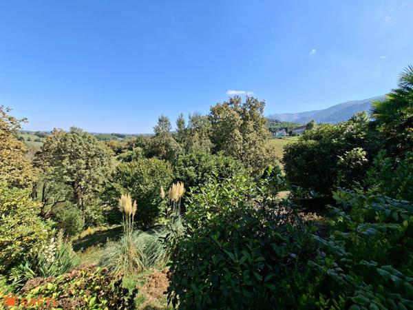 MAISON AVEC VUE DÉGAGÉE, JARDIN ARBORÉ ET ESPACES EN REZ-DE-JARDIN