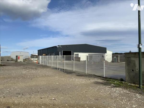 Entrepôt de 900m² sur et avec 4407m² terrain