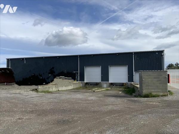 Entrepôt de 900m² sur et avec 4407m² terrain