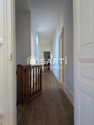 ISSOUDUN, HYPER CENTRE, MAISON DE CARACTÈRE DE 205 M², 5 CHAMBRES, GRAND GARAGE ET COUR FERMÉE