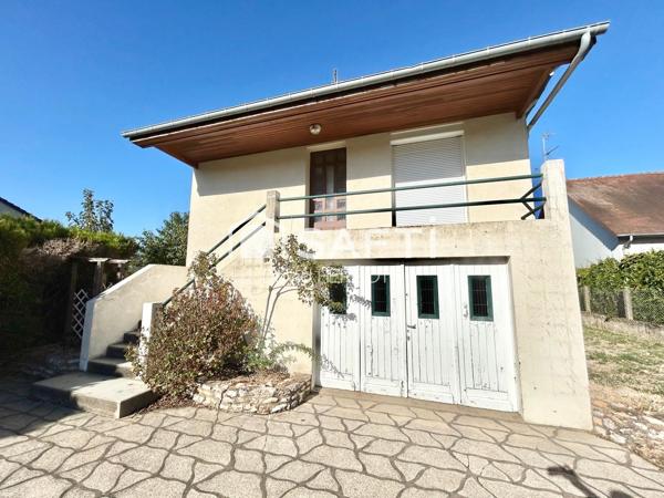 Maison ancienne avec sous-sol, terrain clos de 936 m² – Blois