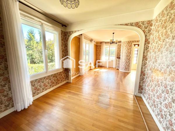 Maison ancienne avec sous-sol, terrain clos de 936 m² – Blois