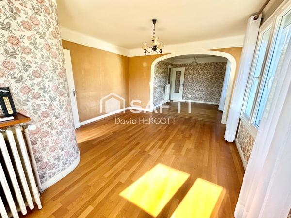 Maison ancienne avec sous-sol, terrain clos de 936 m² – Blois