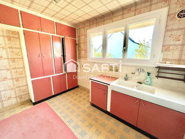 Maison ancienne avec sous-sol, terrain clos de 936 m² – Blois