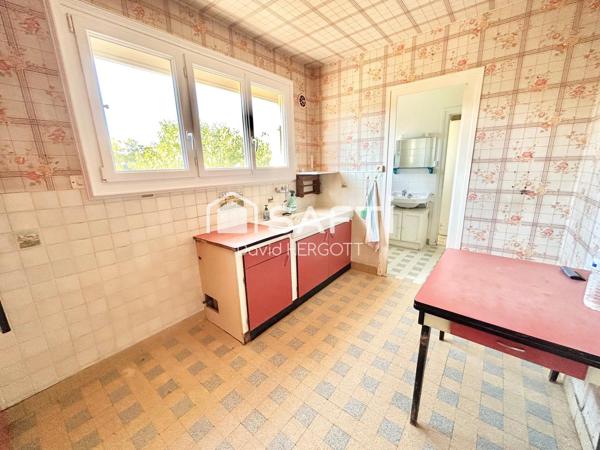Maison ancienne avec sous-sol, terrain clos de 936 m² – Blois