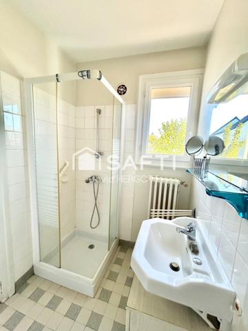 Maison ancienne avec sous-sol, terrain clos de 936 m² – Blois