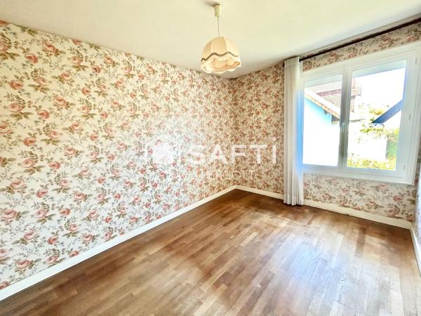 Maison ancienne avec sous-sol, terrain clos de 936 m² – Blois