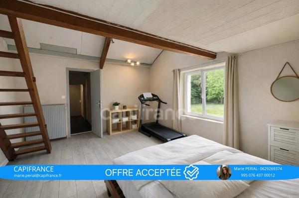 Maison familiale de 143 m² avec grand terrain clôturé de 3400 m² - Véranda - Dépendances - Fort potentiel