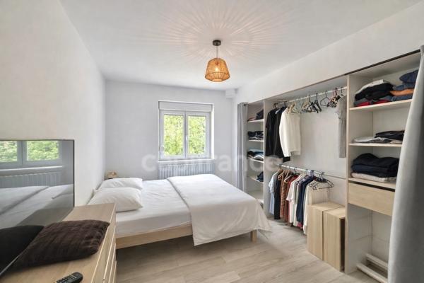 Maison familiale de 143 m² avec grand terrain clôturé de 3400 m² - Véranda - Dépendances - Fort potentiel