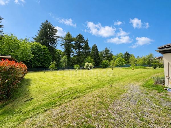 Maison familiale de 143 m² avec grand terrain clôturé de 3400 m² - Véranda - Dépendances - Fort potentiel