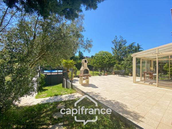 Maison familiale d'environ 100 m2 avec piscine, terrain arboré et grand garage au calme de la campagne ardéchoise