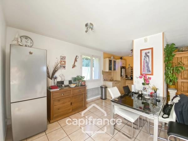 Maison familiale d'environ 100 m2 avec piscine, terrain arboré et grand garage au calme de la campagne ardéchoise