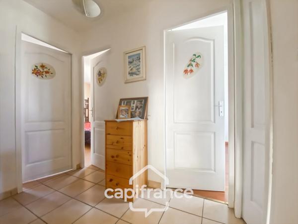 Maison familiale d'environ 100 m2 avec piscine, terrain arboré et grand garage au calme de la campagne ardéchoise