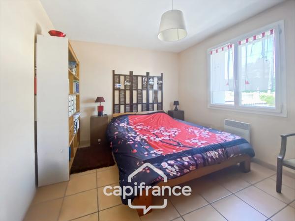 Maison familiale d'environ 100 m2 avec piscine, terrain arboré et grand garage au calme de la campagne ardéchoise