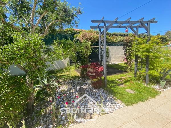 Maison familiale d'environ 100 m2 avec piscine, terrain arboré et grand garage au calme de la campagne ardéchoise