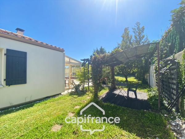 Maison familiale d'environ 100 m2 avec piscine, terrain arboré et grand garage au calme de la campagne ardéchoise