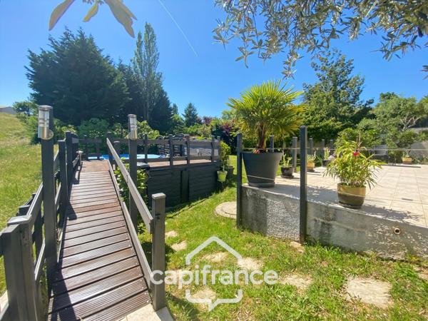 Maison familiale d'environ 100 m2 avec piscine, terrain arboré et grand garage au calme de la campagne ardéchoise