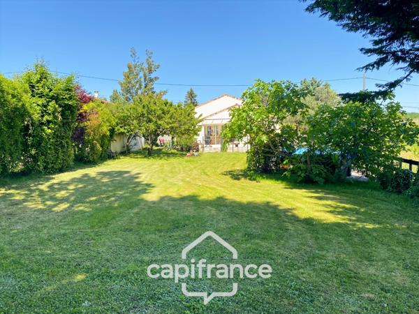 Maison familiale d'environ 100 m2 avec piscine, terrain arboré et grand garage au calme de la campagne ardéchoise