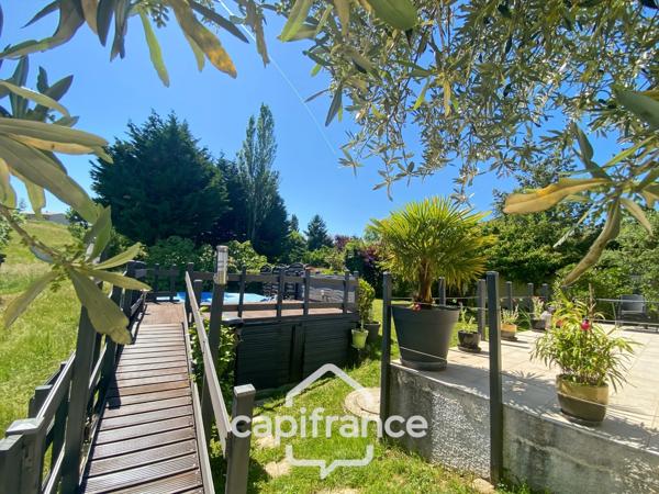 Maison familiale d'environ 100 m2 avec piscine, terrain arboré et grand garage au calme de la campagne ardéchoise