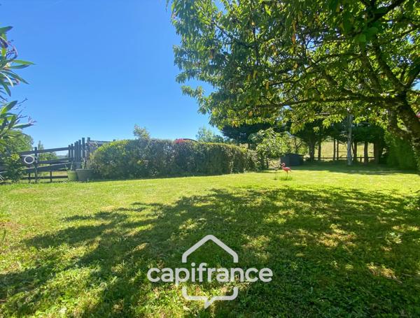Maison familiale d'environ 100 m2 avec piscine, terrain arboré et grand garage au calme de la campagne ardéchoise