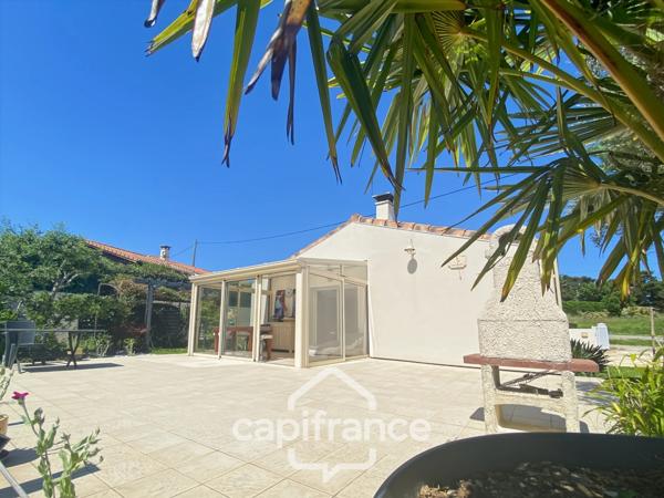 Maison familiale d'environ 100 m2 avec piscine, terrain arboré et grand garage au calme de la campagne ardéchoise