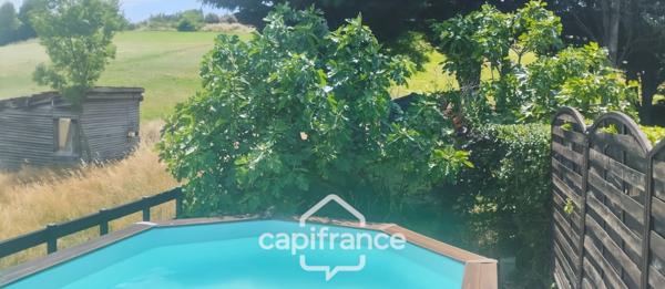 Maison familiale d'environ 100 m2 avec piscine, terrain arboré et grand garage au calme de la campagne ardéchoise