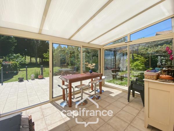 Maison familiale d'environ 100 m2 avec piscine, terrain arboré et grand garage au calme de la campagne ardéchoise