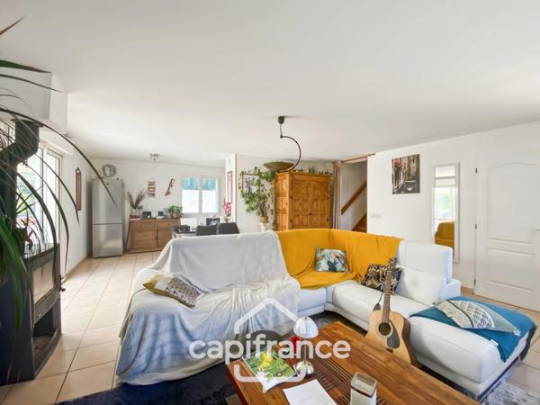 Maison familiale d'environ 100 m2 avec piscine, terrain arboré et grand garage au calme de la campagne ardéchoise