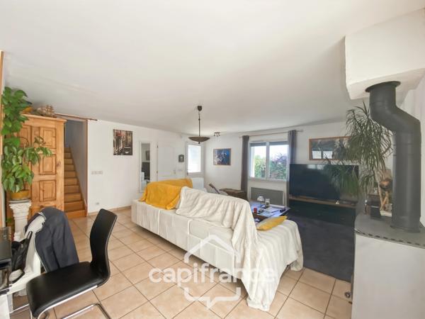 Maison familiale d'environ 100 m2 avec piscine, terrain arboré et grand garage au calme de la campagne ardéchoise