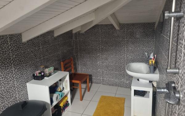 Appartement à louer    2 pièces •  Les Abymes