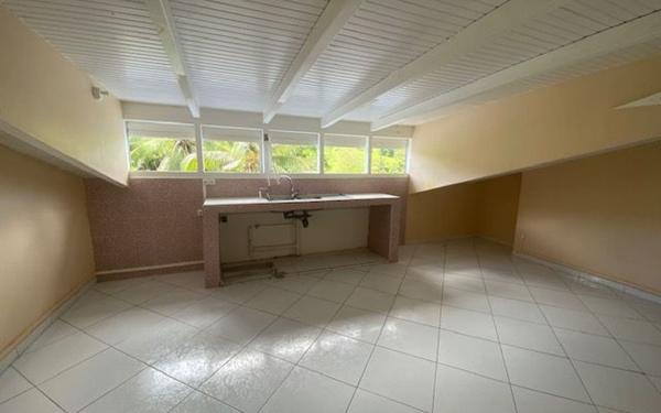 Appartement à louer    2 pièces •  Les Abymes