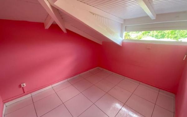 Appartement à louer    2 pièces •  Les Abymes