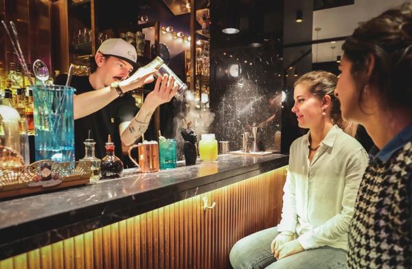Pentes de la Croix-rousse : BAR/PUB/CLUB  Licence IV cause départ retraite conviendrait concept Speak-easy