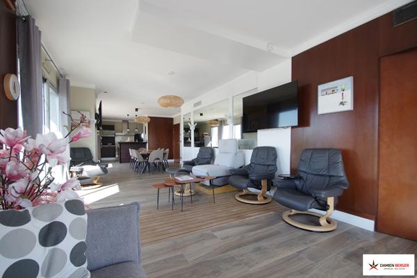 Grand appartement de qualité en dernier étage à 2 pas du chenal. La rochelle